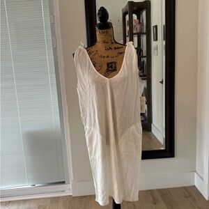 Elegant White Sleeveless Dress